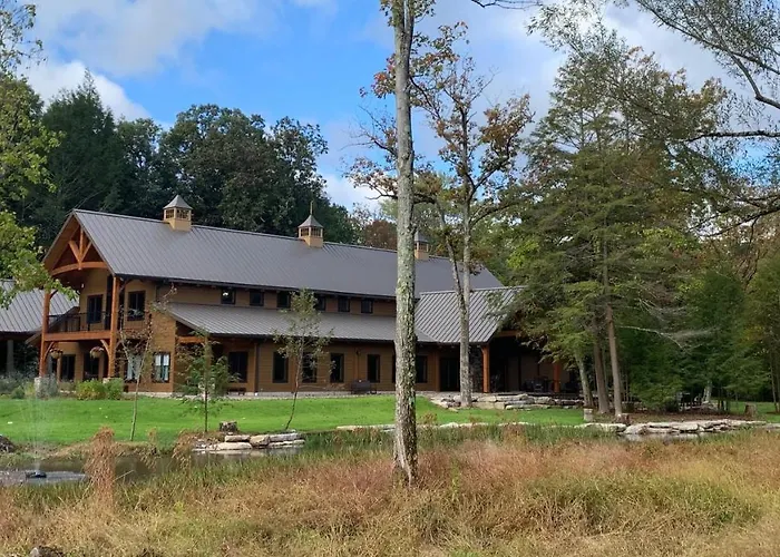 Lakewood Park Campground - Luxury Cabin