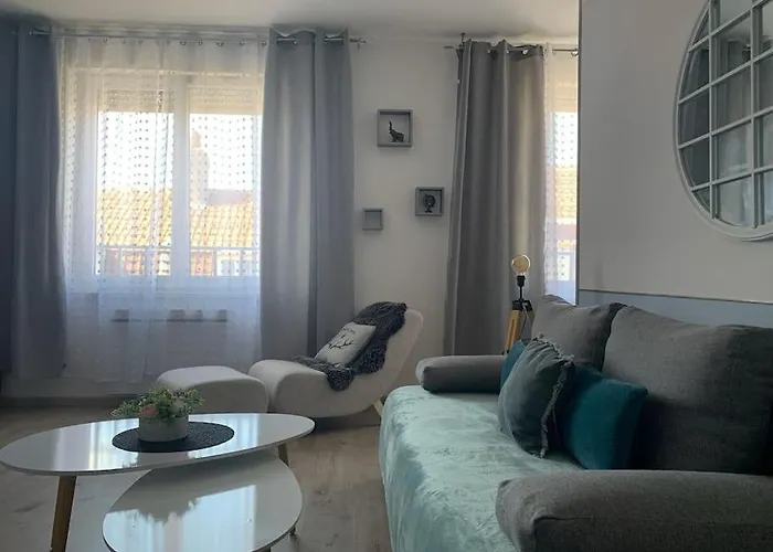 38 Maison entière,place de parking et garage pour moto velo a la demande Dunkirk