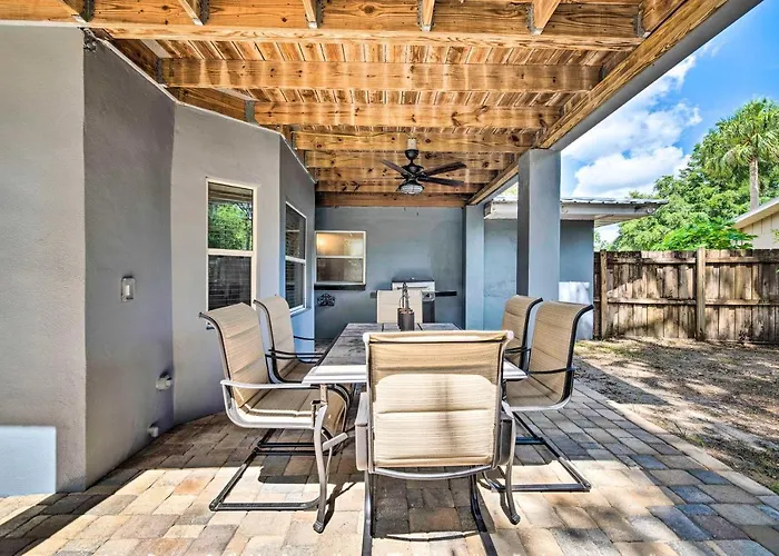 Hot Tub + Game Room: Crystal River Retreat!