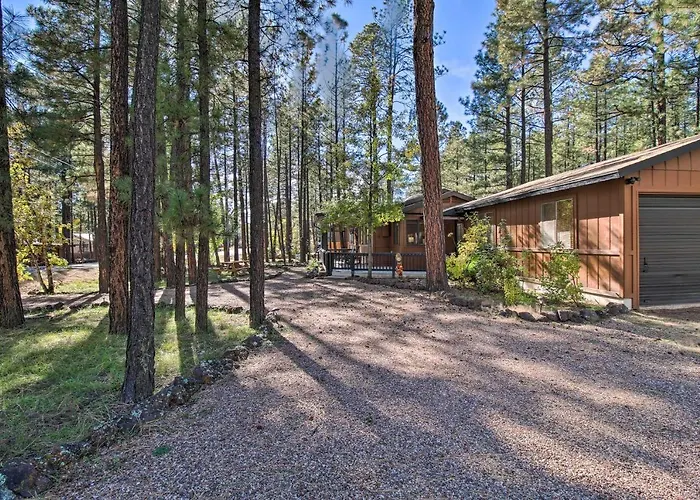 Fireplace, Deck & Grill: Pinetop Cabin Rental!