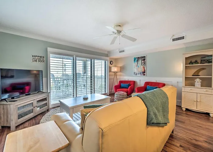 Bright Carolina Beach Condo - Walk To Shore!