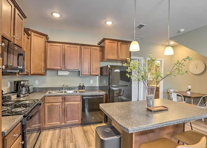 Airy Tallahassee Condo ~ 5 Mi To Downtown!