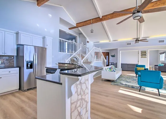 Private Deck & Grill: Sunny Lakefront Escape