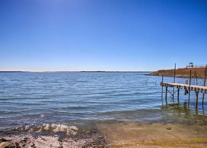 Private Deck & Grill: Sunny Lakefront Escape