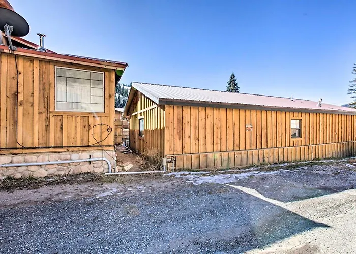 Near Hiking & Main St! Mtn-View Red River Retreat