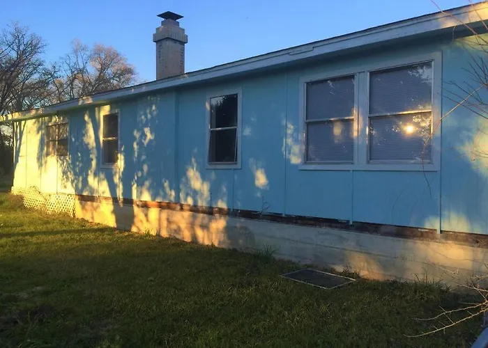Pretty Lakehouse For A Great, Inexpensive Getaway!