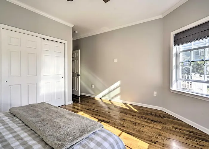 Charming Spring Lake Retreat, 1 Mi To Beach!