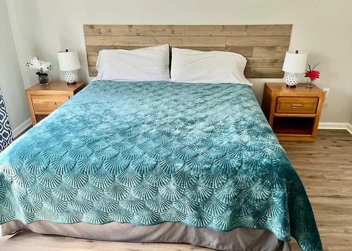 Hike, Ski, Explore: Lincoln Condo W/ Pool Access