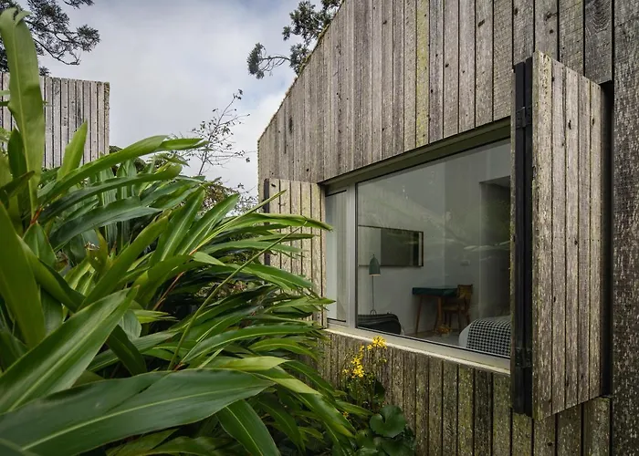 Sete Cidades Lake Lodge