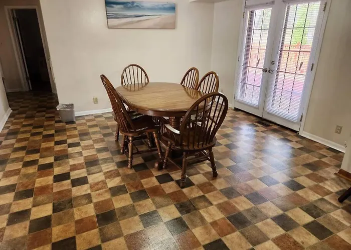 Spacious 4-Bedroom Home In Quiet Neighborhood