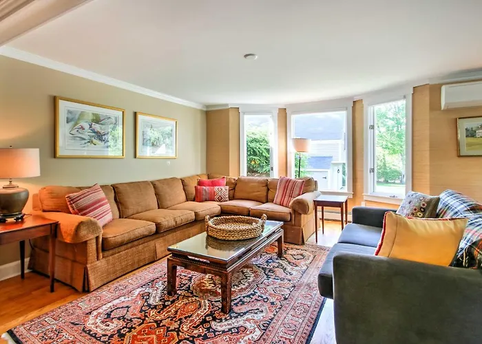 Large Kennebunk Home, Walk To Beach < 2 Mi To Town