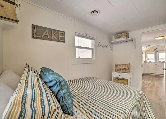 Charming Modern Cottage On Houghton Lake!