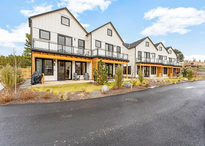 Ponderosa Court, Unit 2A