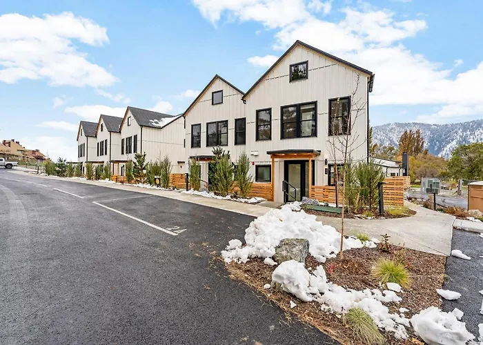 Ponderosa Court, Unit 2A