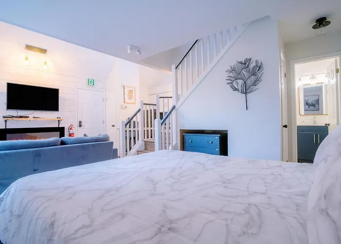 Loft With A View Of Blue - Free Wifi, Linens And Towels Included