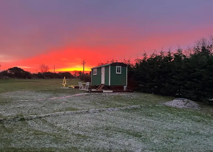 Toms Hut And Robins Rest Shepherd Huts Near Wadebridge