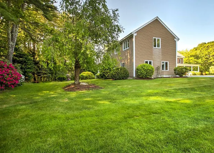 Large Kennebunk Home, Walk To Beach < 2 Mi To Town