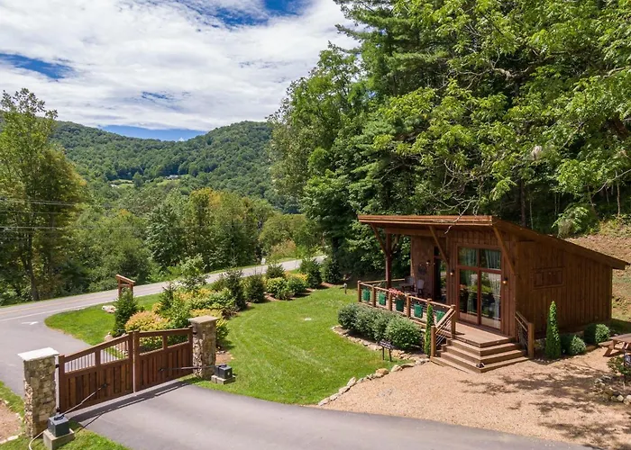 Red Wolf Chalet At Eagles Nest