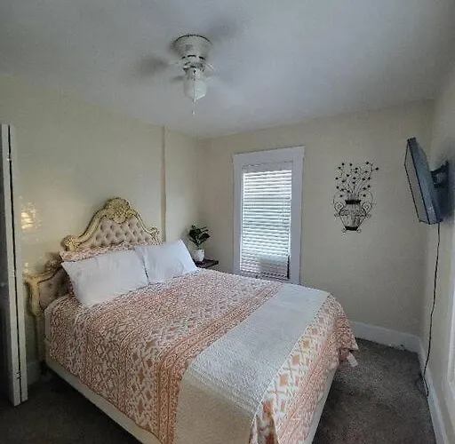 Mi Casa, Tu Casa