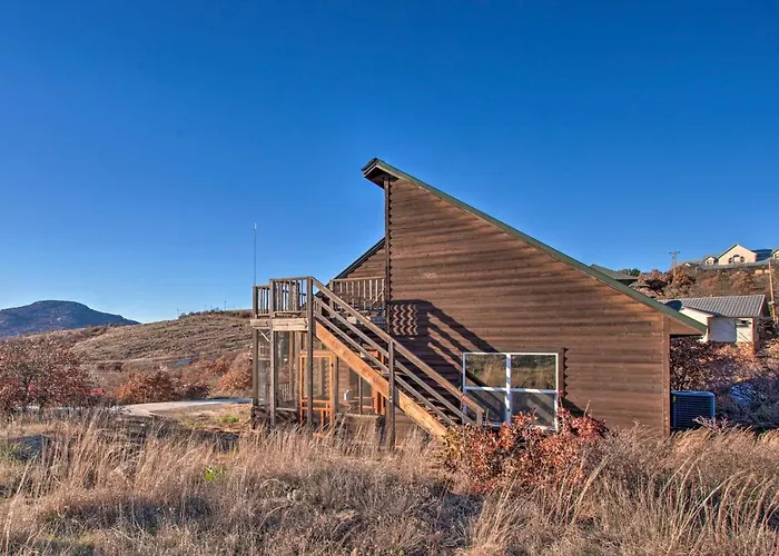 Updated Cabin W/ 360-Degree Mtn View: 1 Mi To Lake