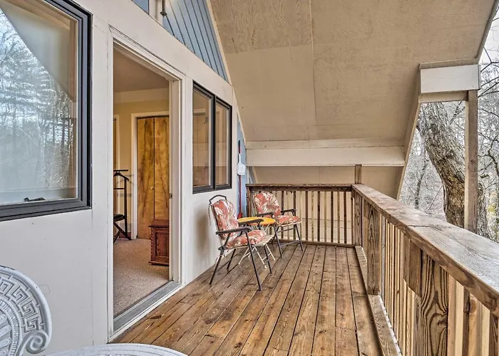 Riverside Cabin W/ 3 Decks In North Vernon!