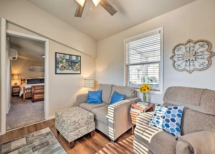 1 Mi To Dtwn Rogers: Convenient Getaway W/ Patio