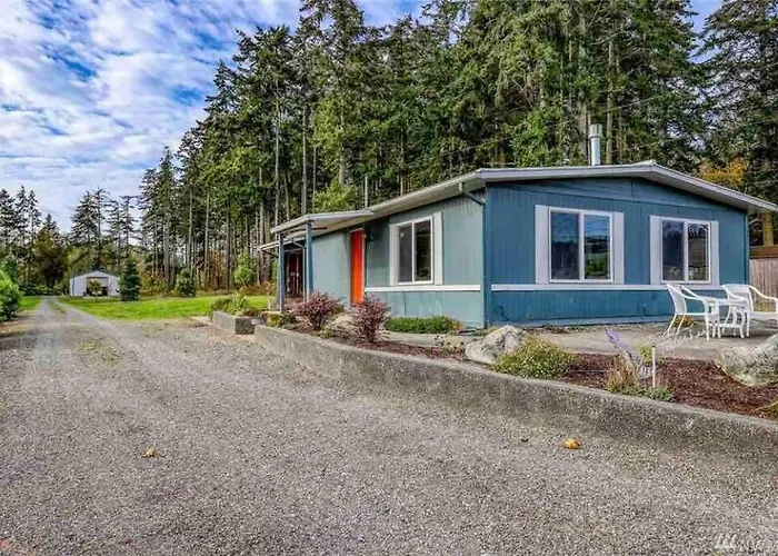 Beautiful Oceanview Retreat 2 Bedroom Home