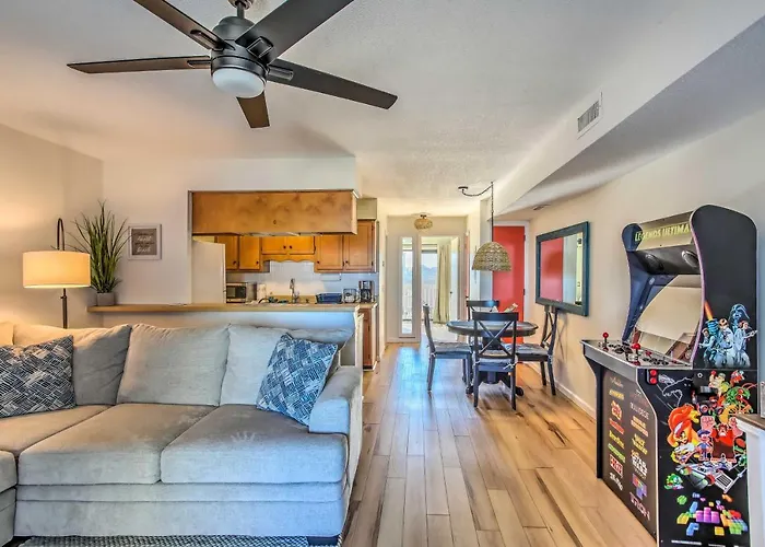 Condo W/ Pool Access - Walk To Beach!