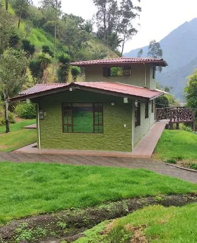 "Casa Verde" En Banos De Agua Santa Con Vista Al Volcan Tungurahua