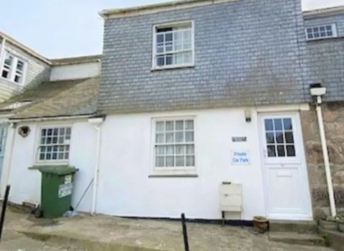 2-Bedroom Cottage In Heart Of St Ives W/ Parking