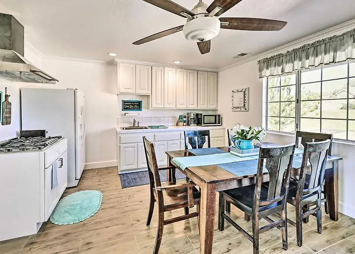 Garden, Gazebo & Fire Pit: Fallbrook Home!