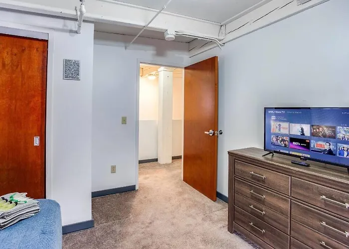 Centric Modern Loft W/ King Beds & Smart Gametable