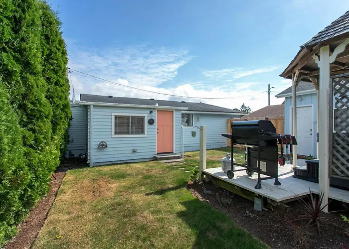 Coastal Escape 2Br Hot Tub & Fenced Yard