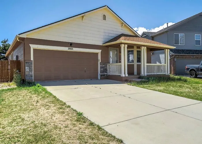Gorgeous Pikes Peak Views, Fireplace & 3-Bedrooms