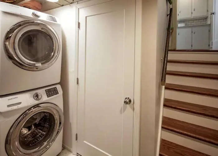 Celebration Chalet: Cozy BSU-Adjacent Pet-Friendly Retreat