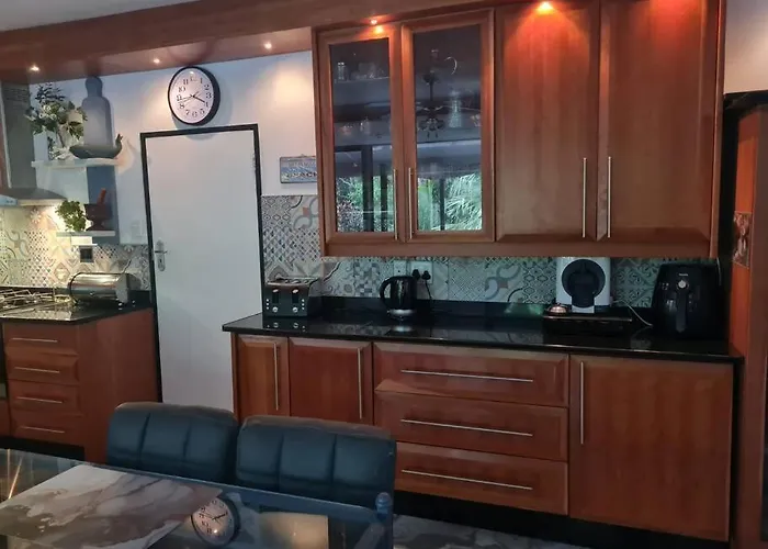 Tropical 4 Bedroom 3 Bathroom 8 To 10 Sleeper Holiday Getaway