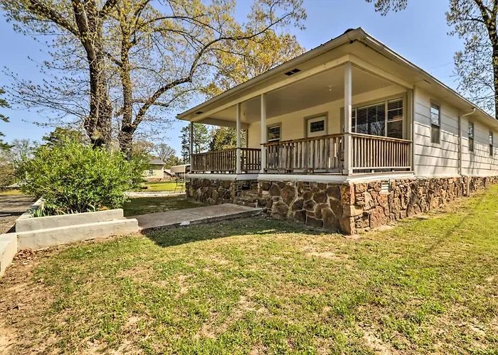 Charming Home W/ Porch: Walk To Greers Ferry Lake!