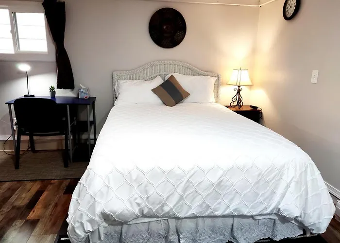 Guest House With Private Entrance- Walk To Downtown Noblesville