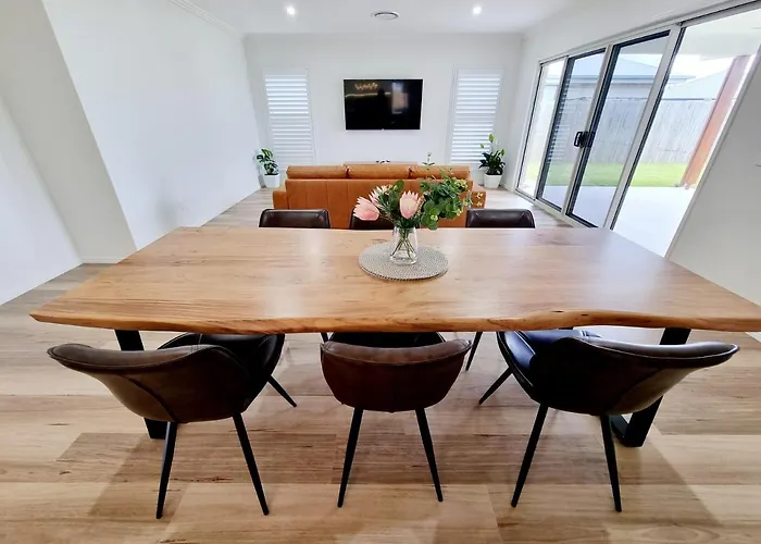 Large And Private Executive Home - Secure Parking For Boats