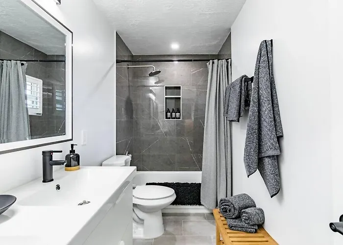 Modern Rustic Stay With Hot Tub Near Downtown