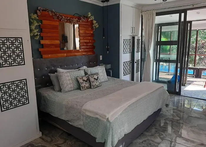 Tropical 4 Bedroom 3 Bathroom 8 To 10 Sleeper Holiday Getaway