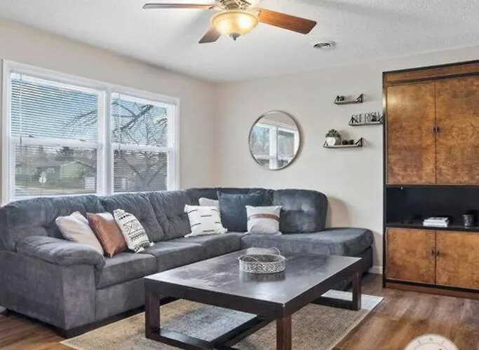 Pet Friendly Large Fenced Backyard Covered Patio