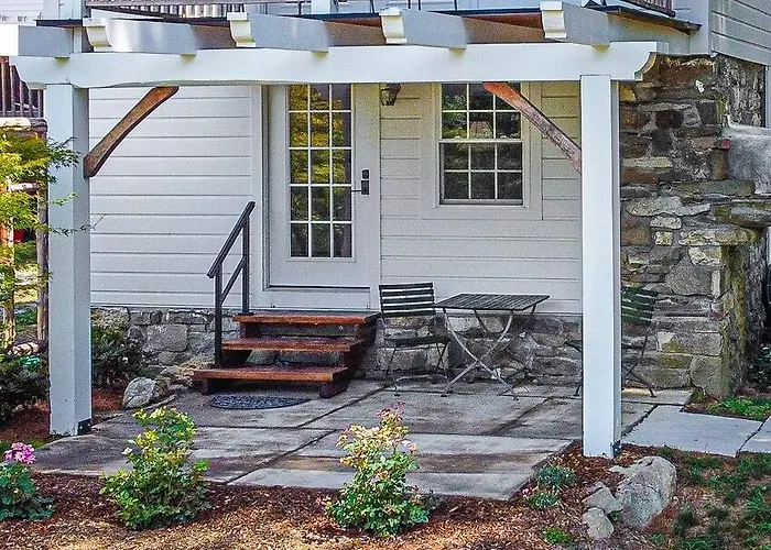 1786 Farm Cottage Honeymoon Suite Renovated 2022