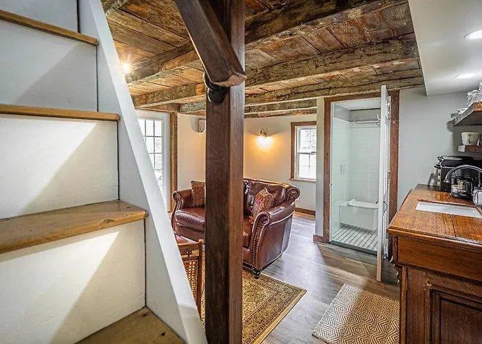 1786 Farm Cottage Honeymoon Suite Renovated 2022