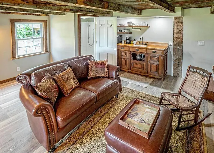 1786 Farm Cottage Honeymoon Suite Renovated 2022