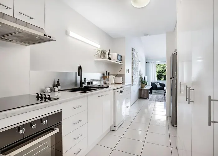 Leumeah - A Modern Townhouse In Cairns