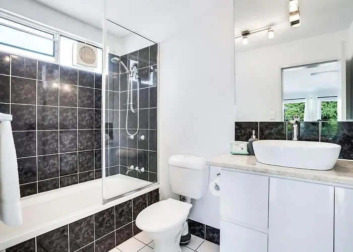 Leumeah - A Modern Townhouse In Cairns