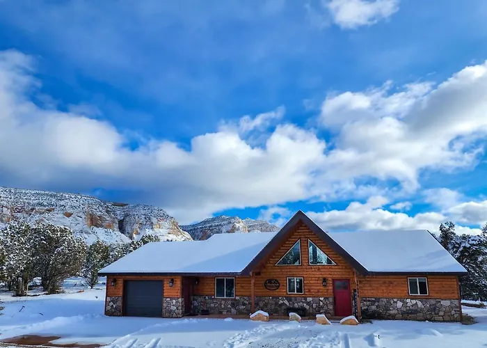 Skyfall Cabin. Stunning Views, Hot Tub, Minutes From Zion