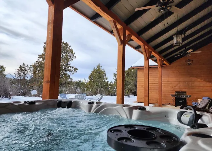 East Zion Mesa Retreat- Luxury, Hot Tub, Resort Amenities