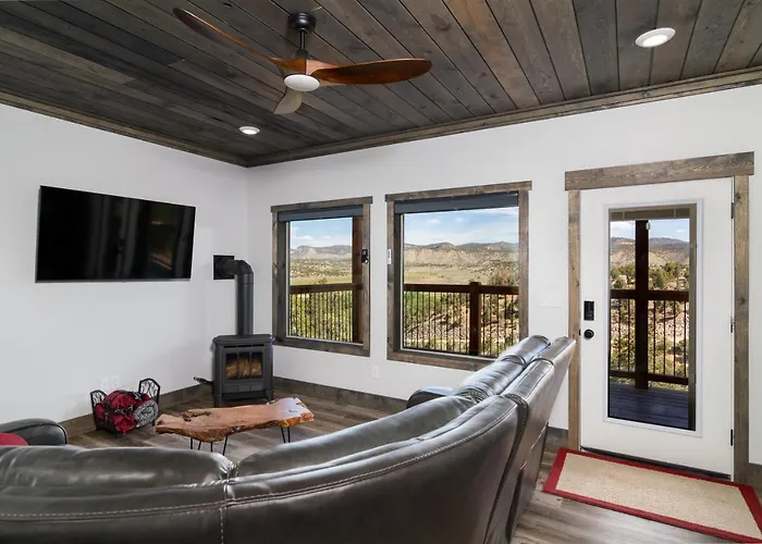 Overlook Cabin. Romantic Views Fire Pit/Hot Tub & Zion Adventure